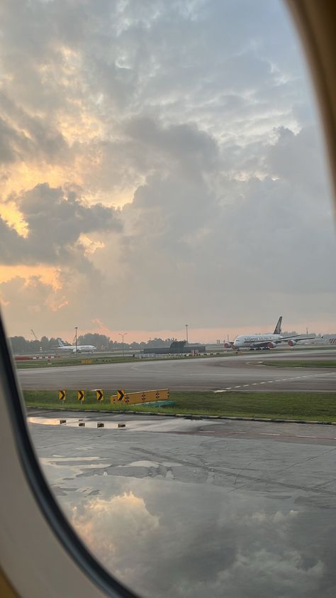 airport aeroplane flight runway travel destination clouds sunrise morning Aeroplane Aesthetic, Rap Pictures, Early Morning Flight, Airplane Aesthetic, Morning Flight, Clouds Sunrise, Flight Take Off, Airport Runway, Airport Aesthetic