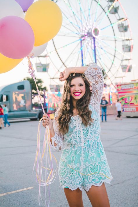 Carnival photo shoot by Holly Grace Photography Amusement Park Senior Pictures, Carnival Senior Photoshoot, Carnival Senior Pictures, Senior Picture Ideas Carnival, Fair Mini Session Photo Shoot, Amusement Park Portrait, Carnival Portraits Photography, Sisterhood Photoshoot, Carnival Shoot