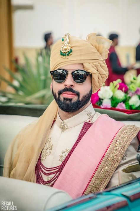 10 Stylish & Unique Ways For Grooms To Tie The Safa! | WedMeGood Servani Pose, Groom Safa, Groom Casual, Groom Indian Wedding Outfits, Wedding Vogue, Groom Wedding Gift, Groom Dress Men, Indian Groom Wear, Wedding Dresses Men Indian