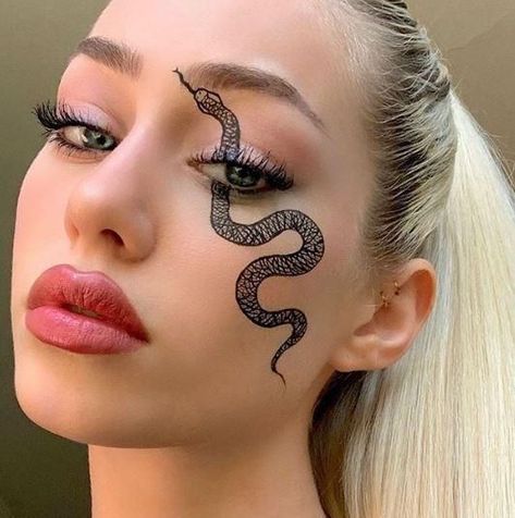 Snake Halloween Makeup, Make Up Artistique, Snake Eye Makeup, Horror Smink, Makijaż Sugar Skull, Halloweenský Makeup, Face Art Makeup, Halloween Makeup Inspiration, Makijaż Smokey Eye