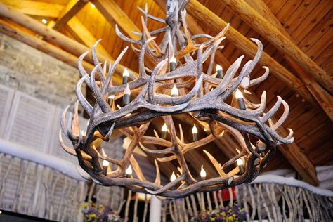 How To Clean Antlers, Pagan Inspiration, Rustic Country Homes, How To Make A Chandelier, Reindeer Horns, Log Home Living, Country Interior Design, Antler Design, Student Christmas Gifts