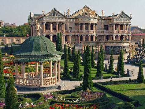 Armenia.  House on the road of entrance to yerevan city- capital of Armenia.  Beautiful but strange location. Dream Mansion, Mega Mansions, التصميم الخارجي للمنزل, Luxury Garden, Mansions Luxury, Luxury Homes Dream Houses, Beautiful Architecture, Beautiful Buildings, Armenia