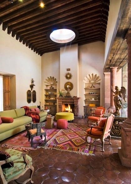 basement Mexican Interiors, Chic Living Room Decor, Spanish Decor, Boho Chic Living Room, Luxury Door, Mexico House, Mexican Home Decor, Textil Design, Living Room Color Schemes