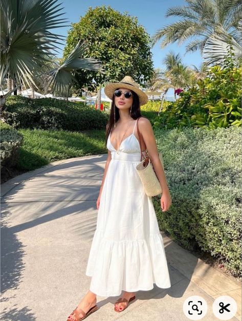 Outfit Idea For Goa Trip, Summer Outfits Maldives, Goa Travel Outfit, Alacati Outfit, Elegant Beach Outfits Women, Outfit Ideas For Goa Women, Goa Clothes Outfits Women, Goa Vacation Outfits Women, Aesthetic Holiday Outfits