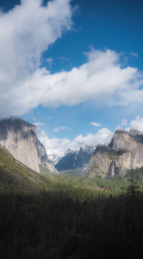 Ready to discover epic views and hidden gems in one of America’s most iconic national parks? Travelers Tristan and Cara (tc.travels) spilled all the details on their favorite hikes in Yosemite. Spoiler alert: they're sayin' Taft Point might just beat Half Dome! 👀  Whether you're looking for heart-pounding climbs or serene strolls through towering trees, these treks have it all. So lace up your hiking boots and check out these hiking guides in Steller. Yosemite Hiking, Camping Yosemite, Phi Delt, National Park Trip, Autocamp Yosemite, Yosemite Hikes, Hiking Half Dome Yosemite, Best Views In Yosemite, Valley View Yosemite