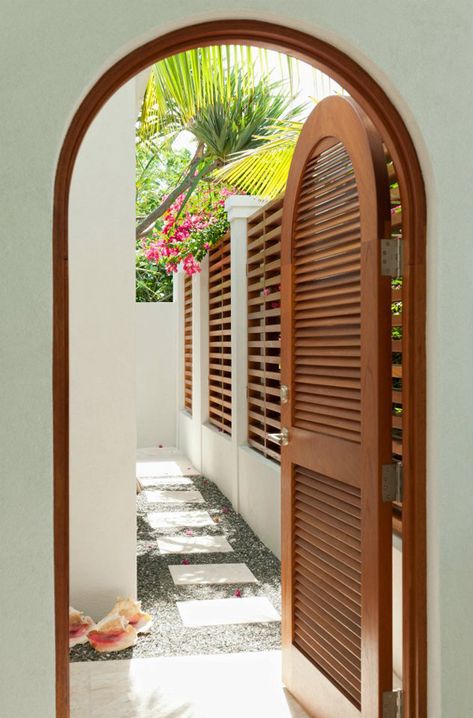 Terrapin Residence-005-1 Kind Design Tropical Doors, Tropical Patio, Tropical Beach Houses, Tropical Architecture, Small Backyard Gardens, Modern Backyard, Tropical House, Yard Design, Tropical Design