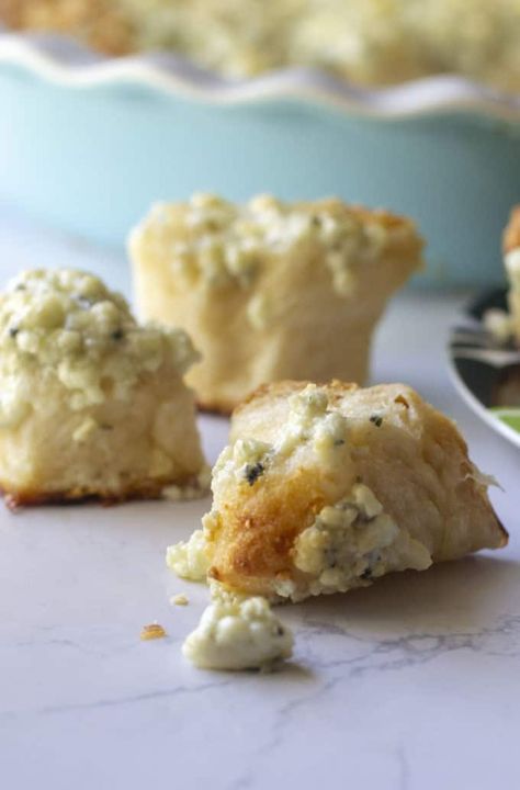 Blue Cheese Appetizers, Blue Cheese Crumbles, Blue Cheese Recipes, Bread Pull Apart Recipes, Cheese Appetizer, Weeknight Recipes, Canned Biscuits, Cheese Biscuits, Quick And Easy Appetizers