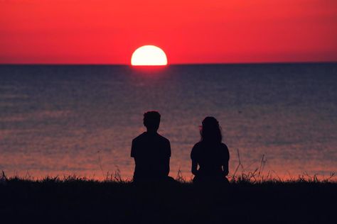 Two People Watching Sunset, Watching Sunset Drawing, Couple Watching Sunset, Sunset Person, Sunrise Couple, Watching Sunset, Bewafa Photo Editing, Shattered Dreams, Watching The Sunset