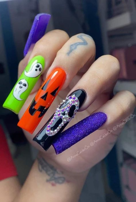 Halloween Nails Frankenstein, Redrum Nails, Classy Halloween Nails, Scary Halloween Nails Design, Nail Art Designs 2023, Halloween Nail Art Tutorial, Christmas Purple, Nail Art Halloween, Holloween Nails