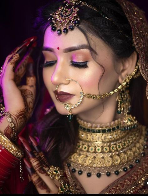 Indian Bride Makeup Natural, Bridal Hd Makeup, Light Bridal Makeup, Sultry Makeup Looks, Bridal Makeup Pictures, Bride Fashion Photography, Dulhan Makeup, Bedtime Rituals, Makeup Shoot