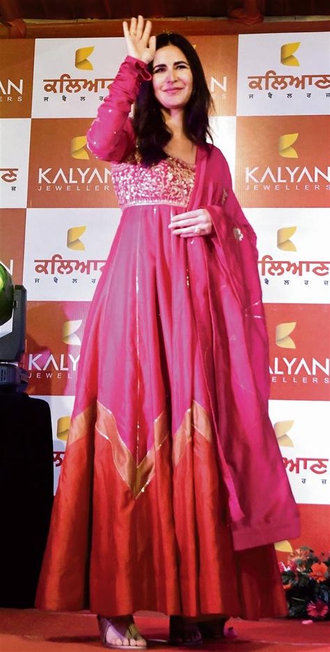 Katrina Kaif In Suit, Katrina Kaif Outfits, Simple Indian Outfits, Chiffon Saree Party Wear, Snsd Fashion, Saree Party, Cotton Tops Designs, Pink Anarkali, Katrina Kaif Photo