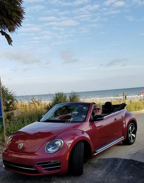 Aesthetic Volkswagen Beetle, Convertable Beetle Volkswagen, Red Volkswagen Beetle Convertible, Red Beetle Volkswagen, Red Bug Car, Cute Cars For Women, Cute First Cars, Buggy Convertible, Red Beetle Car