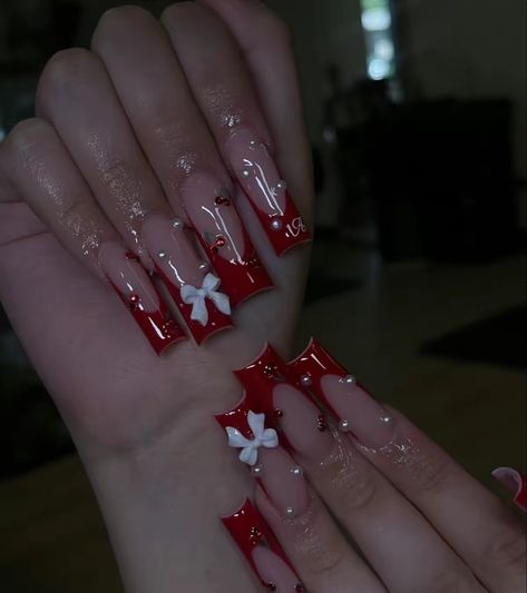 Red Acrylics With Design, Fall Latina Nails, Red Acyrilics Nails Design, Birthday Nail Set Ideas Red, Red Extra Nails, Red Latina Nails, Junior H Nails, Red Baddie Nails Acrylic, Nail Ideas Square Medium