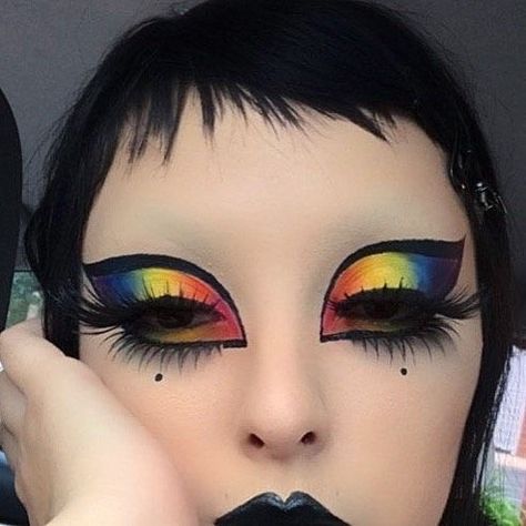 Groovy Makeup, Rainbow Goth, Lush Makeup, Christmas Makeup Simple, Christmas Makeup Tutorial, Drag Make-up, Makeup Drawing, Rainbow Eyes, Pride Makeup