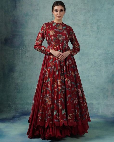 Banarsi Gown, Shifon Dresses, Shifon Dress Chiffon Fashion, Crop Lehenga, Banarasi Gown, Diwali 2024, Wedding Outfits For Women, Long Frock Designs