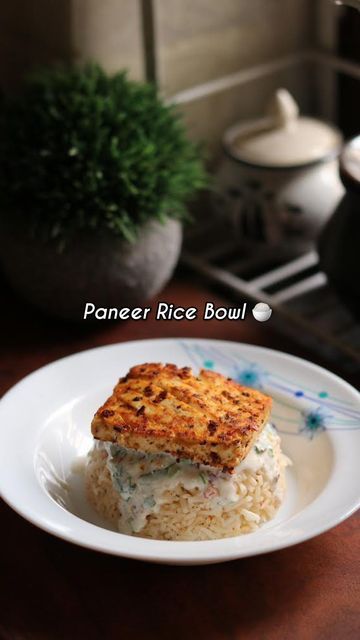 Veg Rice Bowl Recipe, Paneer Rice Bowl, Paneer Rice, Cooking Shooking, Grilled Paneer, Garlic Yogurt, Food Innovation, Bengali Food, Red Chilli Powder