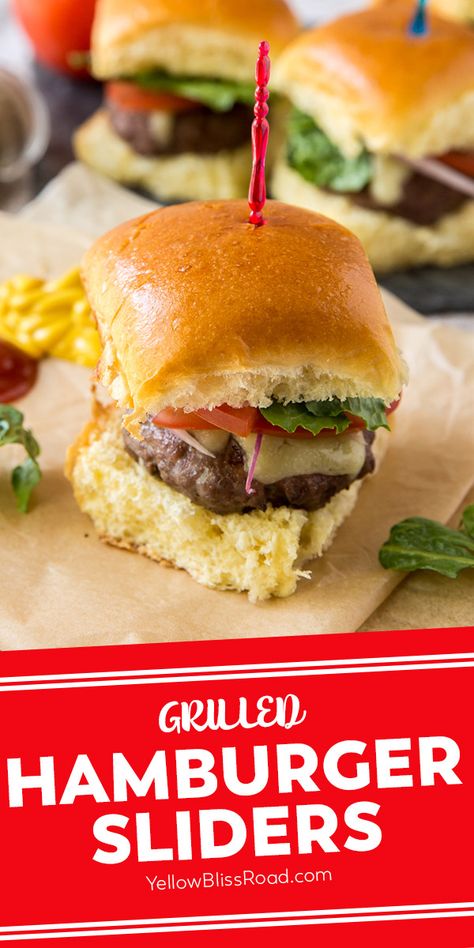 Easy Hamburger Sliders, Grilling Tailgate Food, Sliders Hamburger, Burger Slider Recipes, Bbq Theme Party Food, Slider Burger Recipes, Grilled Sliders, Mini Burger Sliders, Mini Hamburgers Sliders