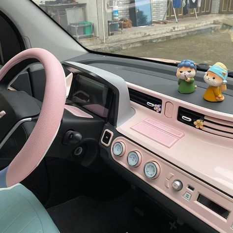 Inside Of A Car Aesthetic, Aesthetic Car Interior, Cute Car Interior, Luxury Mansions Interior, Car Dream, Cool Room Decor, Car Deco, Cool Car Accessories, Aesthetic Car