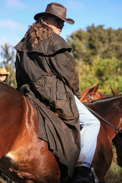 Battling the harsh Australian environment, the Australian cowboy is tough, resilient and built to last! Outerwear // Bush Outfitters #australia #oilskin #drover #duster #waxedcotton Cowboy Duster, Australian Cowboy, Oilskin Duster, Australia Outback, Horse Equipment, Western Saddle, Dusters, Cowboy And Cowgirl, Oils For Skin