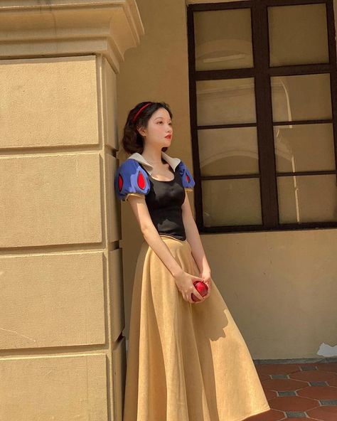 Snow White Halloween Costume, Snowwhite And The Huntsman, Snow White Outfits, Snow White Cosplay, Snow White Dress, Disney Outfits Women, Costumes College, Snow White Dresses, Princess Snow White