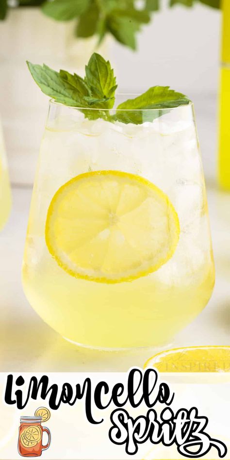 Limoncello Spritz Lemonchello Drinks, Wine Punch Recipes, Sparkling Wine Drinks, Limoncello Drinks, Sparkling Water Drinks, Strawberry Sangria, Limoncello Spritz, Limoncello Cocktails, Limoncello Recipe