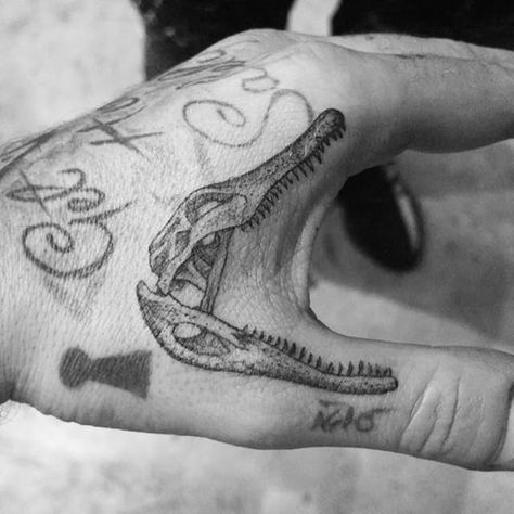 Alligator Tattoo, Crocodile Tattoo, Tatuagem Masculina Pequena, Knuckle Tattoos, Dinosaur Tattoos, Tattoo Themes, Full Body Tattoo, Full Sleeve Tattoos, Full Sleeve Tattoo