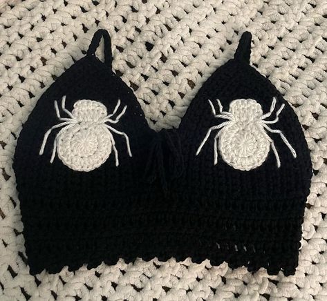 Daisy Dagger Co. on Instagram: “Spider top! 🕷🤍 Available for custom order on my Etsy! Link in bio 🖤🖤” Gothic Crochet, Spider Crochet, Crochet Artist, Insta Bio, Crochet Shop, Crochet Clothes Patterns, Halloween Crochet, Crochet Tops, Crochet Crop Top