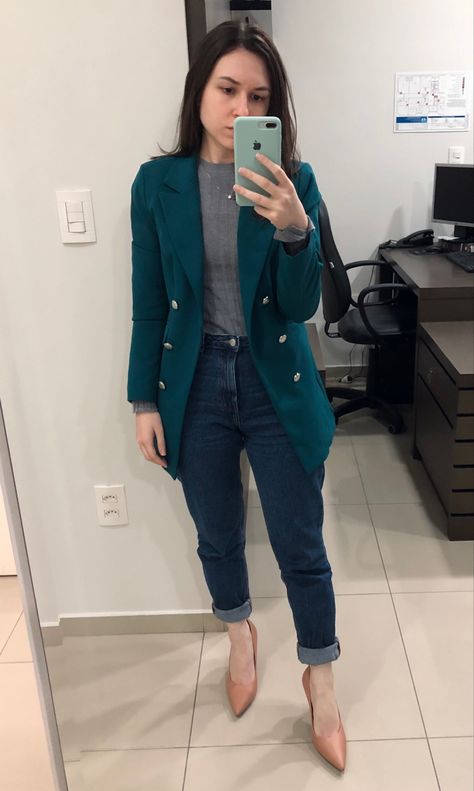 Teal Work Outfit, Dark Green Blazer Outfit For Women, Saco Verde Mujer Outfit Casual, Blazer Verde Outfit, Outfits Con Blazer Verde, Blazer Verde Outfits Mujer, Dark Green Blazer Outfit, Look Blazer Verde, Teal Blazer Outfit