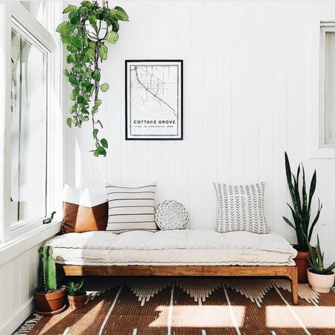 Multi Furniture, White Daybed, Minimal Rustic, Interior Boho, Design Tech, Boho Space, Deco Studio, Funny Decor, Uo Home