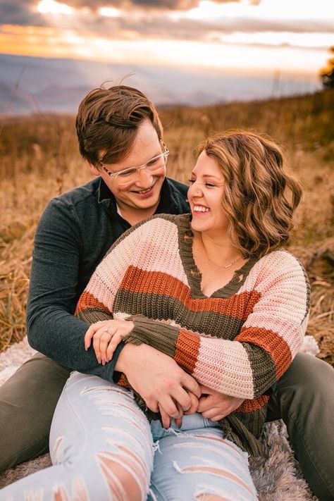 Engagement Pictures Plus Size, Virginia Engagement Photos, Park Engagement Pictures, Cute Engagement Photos, Tactical Vest, Love Images, Photo Inspo, Engagement Photo, Engagement Pictures