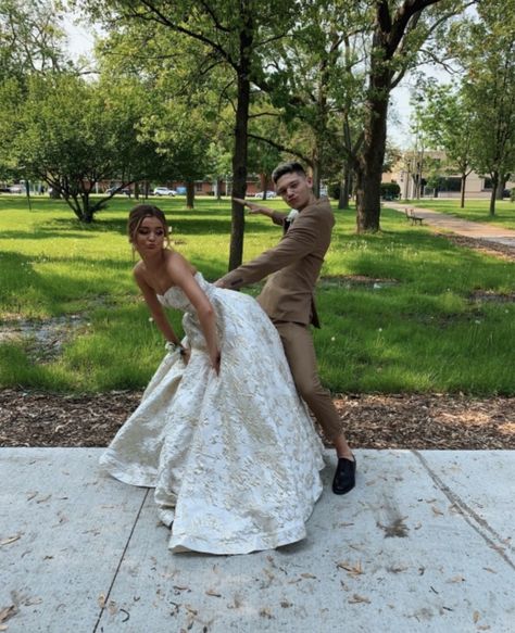 Funny Couple Poses For Prom, White Prom Dress Couple Pictures, White Prom Looks, Prom Pics Aesthetic Couple, Prom Poses With Boyfriend, Prom Pics With Boyfriend, Prom Picture Poses For Couples Funny, Prom Poses With Date, Couple Poses For Prom