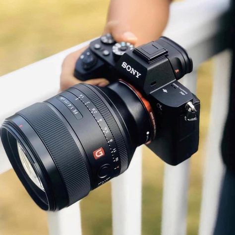 Sony a7RIII + Sony 85mm f1.4 Photo by @beautyoffuntraveller • • • #sony #sonycamera #sonyalpha #sonyimages #SonyMirrorles #zeiss… Wait Photo, Best Film Cameras, Single Lens Reflex Camera, Focus Camera, Sony Photography, Camera Frame, Reflex Camera, Travel Tech, Best Portraits