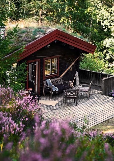 Charming Cottage with Outdoor Shower and Green Roof in Scandinavian Style Norwegian Cottage, Turf Roof, Norwegian House, Scandinavian Cottage, Swedish Cottage, Summer Cabin, Norwegian Style, Wooden Cabin, Isamu Noguchi