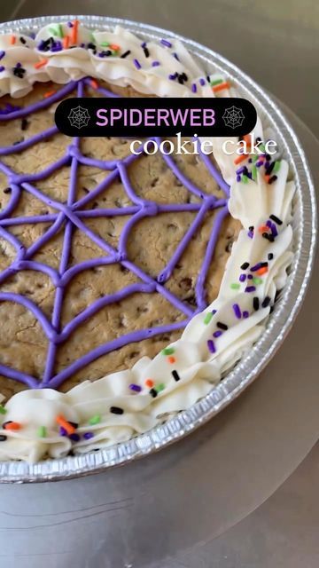 Spiderweb Cookie Cake, Spider Cookie Cake, Giant Halloween Cookie, Cookie Cake Halloween Design, Spider Web Cookie Cake, Halloween Cookie Cake Decorating, Ghost Cookie Cake, Cookie Cake Halloween, Cookie Cake Icing Recipe