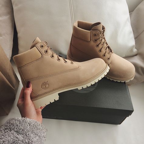 Beige Timberland Boots Outfit, Women’s Timberland Boots, Tan Timberland Boots Outfit, Botas Timberland Mujer Outfit, Outfit Botas Timberland Mujer, Womens Timberland Hiking Boots, Timberland Boots Aesthetic, Timberland Boots Outfit Women, Outfits Con Botas Timberland