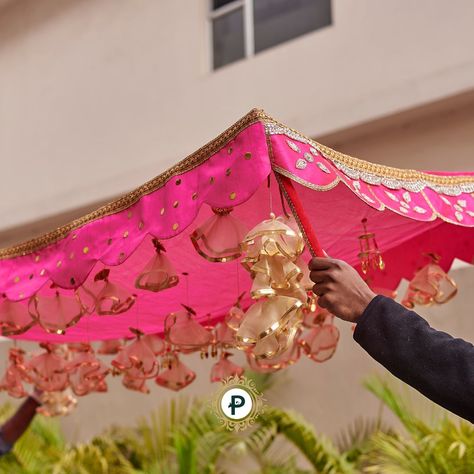 Take his breath away! 😍 Make a statement with our stunning hot pink Chaddar on your big day and create a memory he won’t forget.🤩 Chunni For Bride Entry, Chandarvo Design, Dulhan Entry Chadar Diy, Phoolon Ka Chaddar, Bridal Chaddar, Bride Chaddar, Marigold Wedding, 2023 Weddings, Bridal Entry