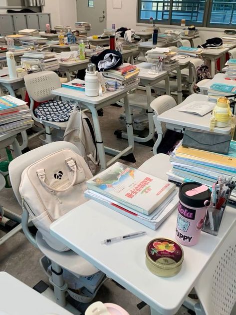 Korean Class Aesthetic, Chinese School Desk, Chinese High School Aesthetic, Chinese School Aesthetic, Korean Classroom, School Aesthetic Classroom, Chinese High School, High School Vibes, Chinese Classroom