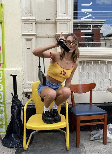 Emma Chamberlain Outfit, Emma Chamberlain Outfits, Yellow Chair, Emma Chamberlain, Yellow Outfit, Festival Looks, Aesthetic Clothes, Fashion Inspo Outfits, Athleisure