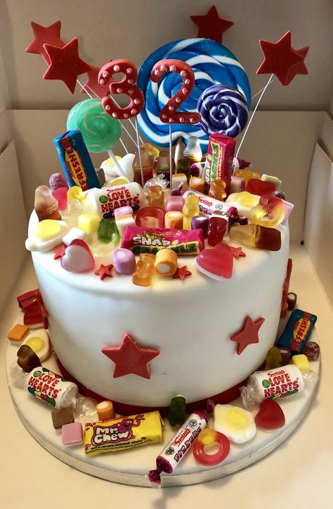 Haribo Birthday Cake, Candy Decorated Cake, Haribo Cake, Sweetie Birthday Cake, Candy Cake Diy, Candy Theme Cake, Sweet Tarts Candy, Sweetie Cake, Sweet Birthday Cake