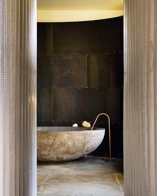 Awesome tub & metal wall Round Tub, Stone Tub, Modern Bathtub, Stone Bathtub, Bathtub Design, Rustic Stone, Dream Bathroom, Bathtubs, Bath Tub