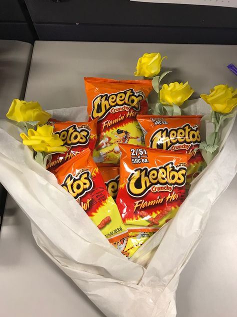 Hot Cheetos bouquet Hot Cheetos Bouquet Gift Ideas, Hot Cheetos And Takis Snacks, Hot Cheetos Bouquet, Chetos Flaming Hot Aesthetic, Hot Chips Aesthetic, Chips Bouquet, Hot Cheetos Aesthetic, Candy Messages, Cheetos Crunchy