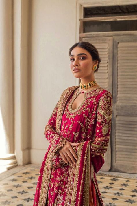 Sania Maskatiya, Net Shirt, Dresses Dance, Pakistani Formal Dresses, Minimalist Dress, Latest Bridal Dresses, Ballroom Dresses, Pakistani Wedding Outfits, Pakistani Dresses Casual