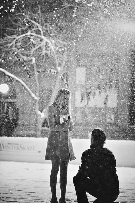 This image of what has to be the most perfect winter proposal has gone viral on various social media networks - read the whole story & see more pictures here! Snowy Proposal, Christmas Fairytale, Proposal Inspiration, Queen Of, Fashion Queen, Bridal Musings, Future Mrs, To Infinity And Beyond, Foto Inspiration