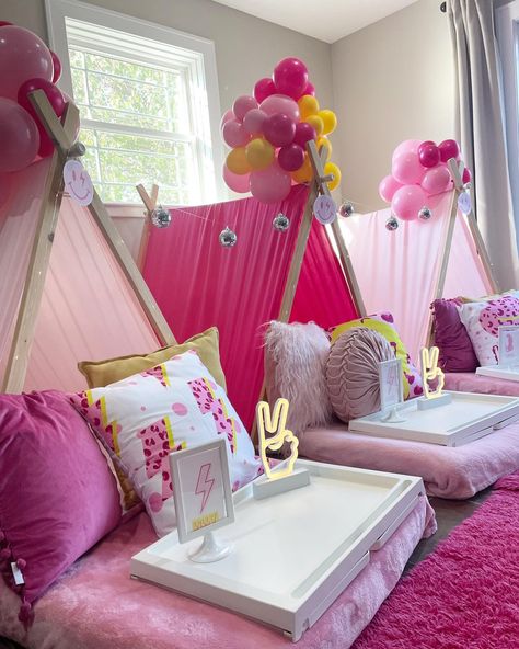 Birthday Themes Sleepover, Tint Slumber Party, Tp Tents Sleepover, Tents Birthday Party, Preppy Teepee Sleepover, Slumber Party Ideas For Girls Sleepover Tent, Sleepover Ideas Beds, Tp Party Ideas, Tp Birthday Parties