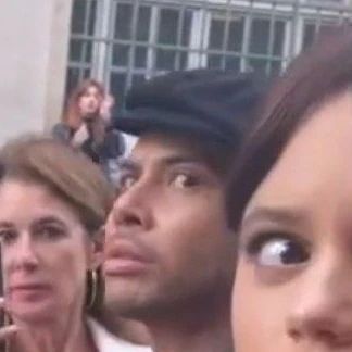 Jenna <3 on Instagram: "These side eyes!!💥👀🤣💥👀🤣 love this duo!! <333 💥💥💥👀👀👀🤣🤣🤣🤣🤣🤣🤍🤍🤍🤍🤍" Gc Memes, Side Eyes, Eyes Meme, Side Eye, Jenna Ortega, Love This, Siding, Humor, Memes