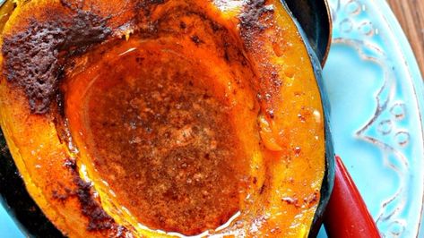 The perfect side dish, this sweet acorn squash cooks up in about 25 minutes using an electric pressure cooker. Christmas Dinner Dishes, Acorn Squash Recipes, Christmas Food Dinner, Acorn Squash, Healthy Work Snacks, Thanksgiving Sides, Mashed Sweet Potatoes, Instapot Recipes, Squash Recipes