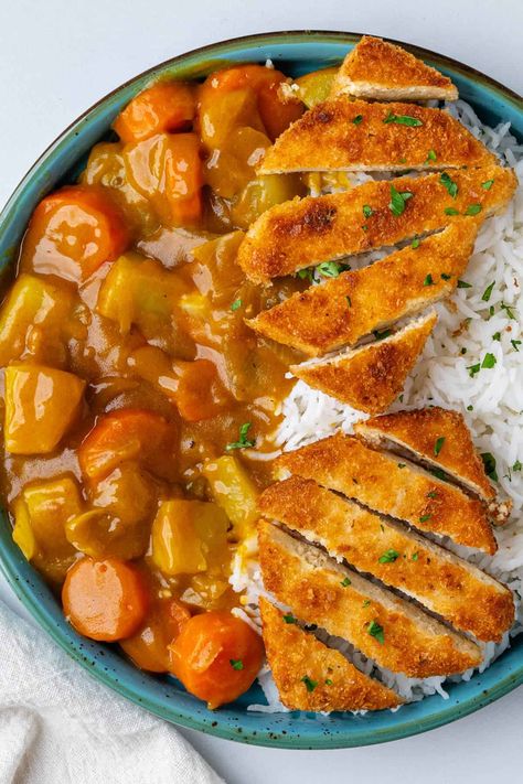 This Katsu Curry screams comfort food! The Japanese curry is rich & hearty, served with crispy tofu katsu for an easy dinner in 30 minutes Seasoned Tofu, Japanese Chicken Curry, Tofu Katsu, Katsu Curry Recipes, Dinner For 1, Spaetzle Recipe, Chicken Katsu Curry, Quick And Easy Food, Vegan Crab