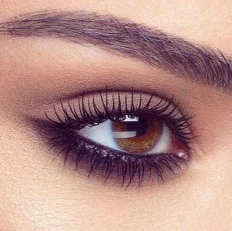 Master The Reverse Cat Eye Makeup Trend Right Now Reverse Cat Eye Hooded Eyes, Lower Eyelid Makeup, Reverse Cat Eye Eyeliner, Reverse Cat Eye Makeup, Reverse Smokey Eye, Reverse Eyeliner, Reverse Cat Eye, Cats Makeup, Band Makeup