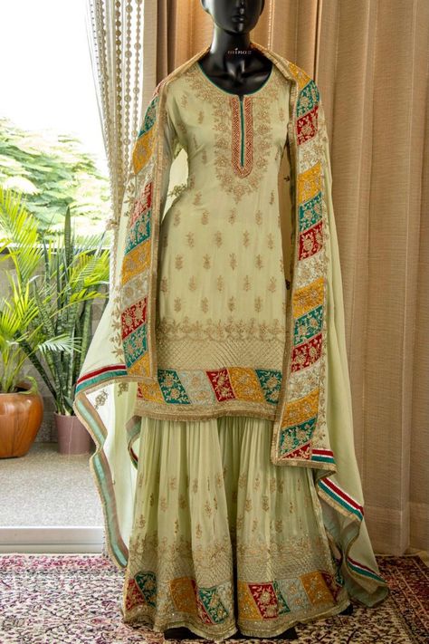 Pakistani Dresses Wedding, Kurti Embroidery, Denim Embroidery, Zari Embroidery, Embroidery On Kurtis, Pakistani Wedding Outfits, Wedding Red, Kurti Embroidery Design, Suits Design