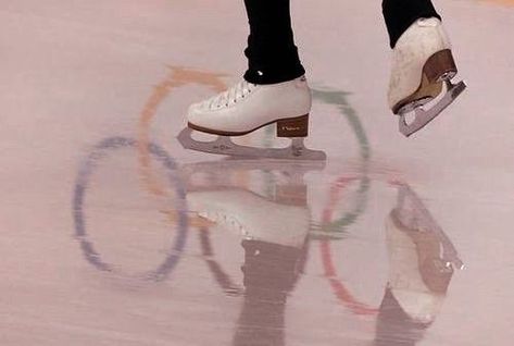 Olympic Ice Skating, Figure Skating Olympics, Figure Ice Skates, Skate 3, Skating Aesthetic, Skater Aesthetic, Ice Skaters, Ice Rink, Ice Princess